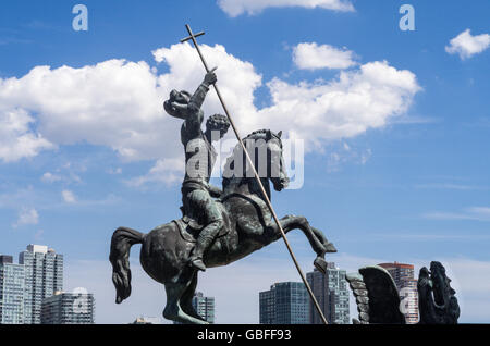 San Giorgio che uccide Dragon statua, Nazioni Unite, New York Foto Stock