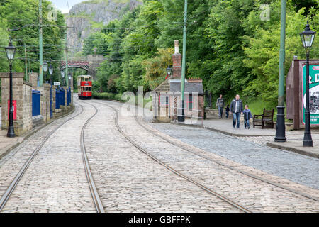 Il tram a livello nazionale Tramway Museum e il villaggio, Crich, Derbyshire, Peak District, Inghilterra Foto Stock