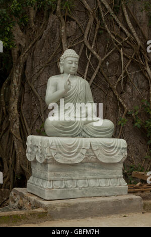 Statua di Buddha, montagne di marmo Foto Stock