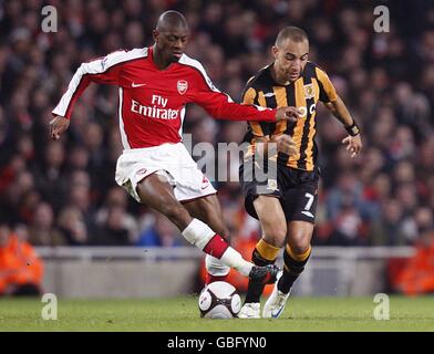 Calcio - fa Cup - Sesto turno - Arsenal / Hull City - Emirates Stadium. Abou Diaby (a sinistra) di Arsenal e Craig Fagan (a destra) di Hull City lottano per la palla. Foto Stock