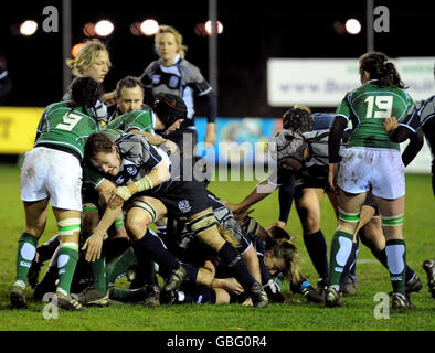 Rugby Union - Scozia Donne contro Irlanda Donne - Meggetland. Susie Brown (centro) in azione Foto Stock