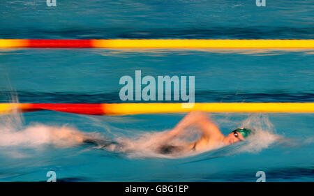 Rebecca Adlington sulla sua strada per la vittoria nel Freestyle aperto delle Donne 800m durante i campionati britannici di nuoto a Ponds Forge, Sheffield. Foto Stock