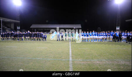 Rugby Union - Scozia Under 20s / Italia Under 20s - Dens Park. Le squadre di Scozia e Italia Under 20 si allineano per gli inni nazionali prima di iniziare la partita internazionale al Dens Park di Dundee. Foto Stock