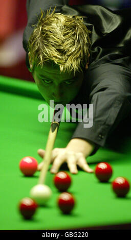 Snooker - Campionato del mondo delle Ambasciate 2004. Matthew Stevens in azione contro Graeme Dott Foto Stock