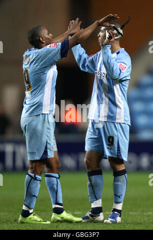 Calcio - fa Cup - Fifth Round Replay - Coventry City / Blackburn Rovers - Ricoh Arena. Clinton Morrison e Leon Best (destra) di Coventry City celebrano la loro vittoria al fischio finale Foto Stock