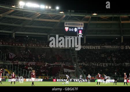 Calcio - Serie a - Torino v Juventus - Olimpico di Torino. Vista generale dei giocatori e dei fan durante il gioco Foto Stock