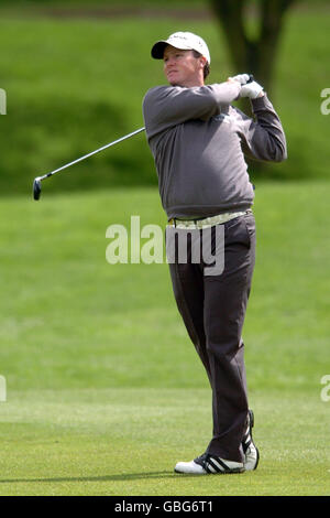 Golf - Damovo British Masters - Marriott Forest of Arden - primo turno. Marcus Fraser, Australia, si tee-off Foto Stock