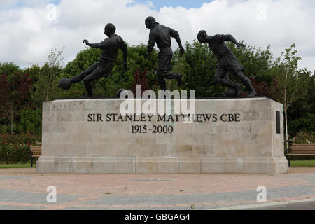 Sir Stanley Matthews statua del Britannia Stadium, Stoke City Foto Stock