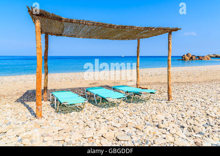 Sdraio sulla spiaggia Potami, Samos Island, Grecia Foto Stock