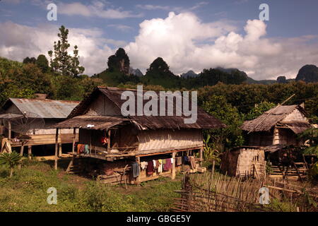 Un agricoltore villaggio vicino al villaggio di Kasi sul Nationalroad 13 in modo da Vang Vieng a Luang Prabang in Laos nel sud-est Foto Stock