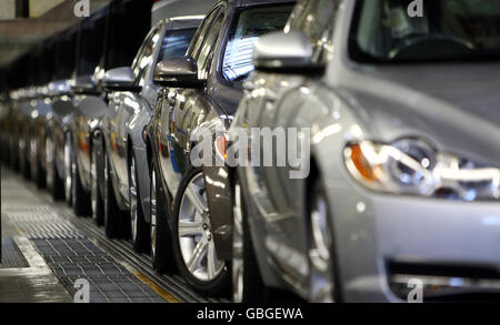 La linea di produzione Jaguar XF a Castle Bromwich, Birmingham. Foto Stock