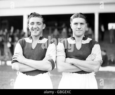 (L-R) Jim Barrett e Ken Tucker, West Ham United Foto Stock