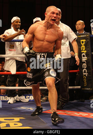 Boxing - Luce EBU Middleweight lotta per il titolo europeo - Jamie Moore v Michele Piccirillo - Robin Park Centre Foto Stock