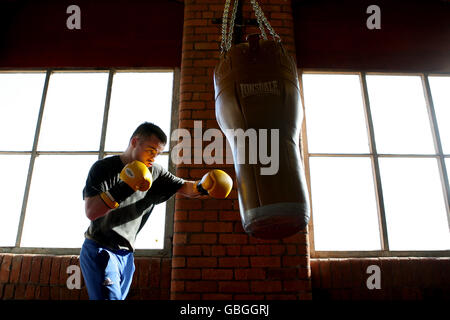 Boxing - Frankie Gavin sessione di allenamento - Arnie's Palestra Foto Stock