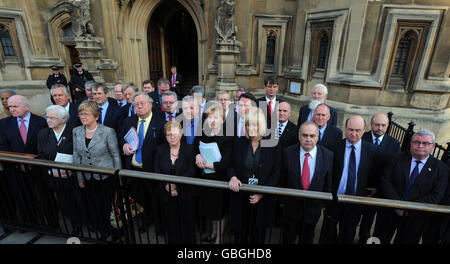 MPs tenere una veglia silenziosa Foto Stock