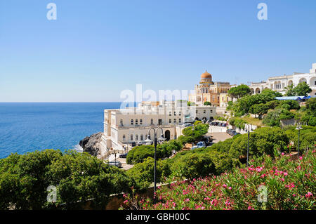 Cityscape, costa, Santa Cesarea Terme, Santa Cesarea Terme, provincia di Lecce, Puglia, Italia Foto Stock