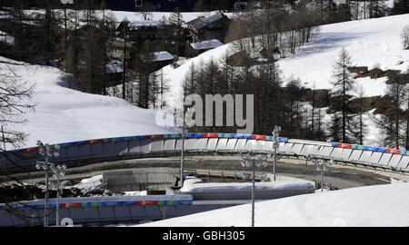 Una panoramica generale della pista da bob utilizzata dal Combined Services Bobsleigh e Skeleton Inter Services Championships 2009 a Cesana, Torino Foto Stock