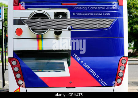 La National Express Coach visualizzazione polaroid logo della fotocamera a Southsea England Regno Unito Foto Stock