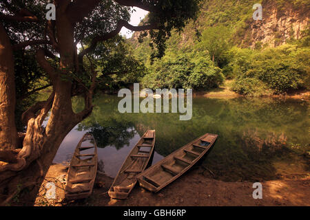 Il fiume di Nam Don o Don Fiume nei pressi del villaggio di Tha Falang a Tham Pa fa nel paesaggio sulla strada12 bedwen le città o Foto Stock