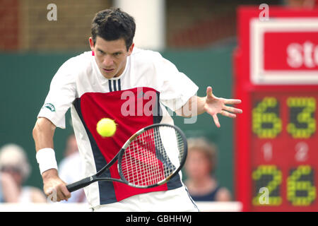 Tennis - Campionato Stella Artois - secondo turno - Tim Henman v Karol Beck. Tim Henman in azione contro Karol Beck Foto Stock