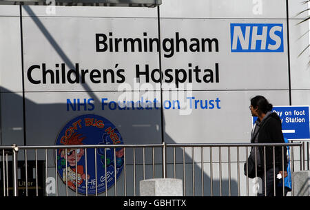 L'esterno del Birmingham Children's Hospital. Una relazione dannata su uno dei principali ospedali per bambini della Gran Bretagna ha rivelato oggi un catalogo di gravi carenze. Foto Stock