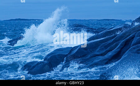 Scogliere rocciose del Kokar isola, nelle Isole Aland, Finlandia. Foto Stock