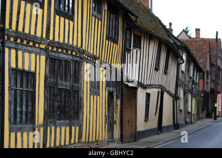 Vista generale di un vecchio edificio incorniciato in legno nel villaggio di Lavenham, Suffolk Foto Stock