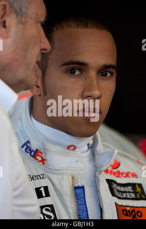 McLaren Mercedes Ron Dennis e Lewis Hamilton (a destra) durante la sessione di qualifica ad Albert Park, Melbourne, Australia. Foto Stock