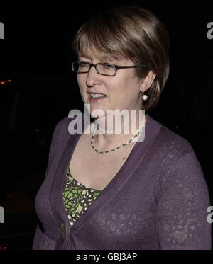 La segretaria di casa Jacqui Smith arriva alla sua casa di Londra del sud. Foto Stock