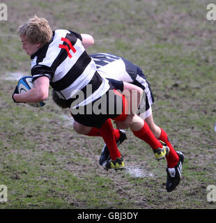 Azione da Musselburgh contro Dumfries durante le finali della National Midi Cup al Murrayfield Stadium di Edimburgo. Foto Stock