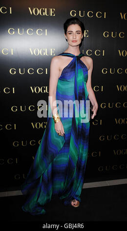 Erin o'Connor arriva a una cena in onore di Frida Giannini, direttore creativo di Gucci, hasted da Alexandra Shulman, redattore di British Vogue e tenuto alla Saatchi Gallery di Londra. Foto Stock