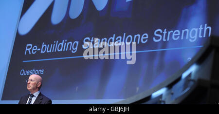 Il presidente della Royal Bank of Scotland Philip Hampton alla prova di ieri della RBS AGM, che si svolge oggi all'EICC di Edimburgo. Foto Stock