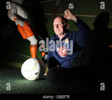 Calcio - Scotland Legends Photocall - Scottish Football Museum. La leggenda della Scozia Archie Gemmill che ha segnato contro l'Olanda nelle finali della Coppa del mondo 1978 in Argentina, ad Hampden Park, Glasgow. Foto Stock