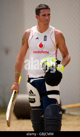 Kevin Pietersen inglese durante una sessione di reti al Kensington Oval, Barbados. Foto Stock