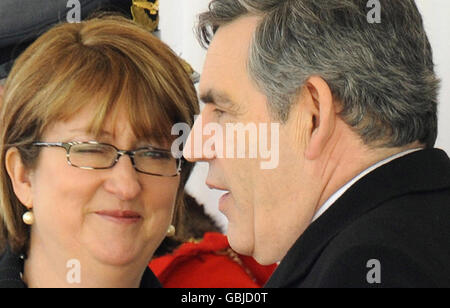 Il Segretario d'interni Jacqui Smith insieme al primo Ministro Gordon Brown partecipa alla cerimonia di arrivo del Presidente del Messico alla Parata delle Guardie a Cavallo a Londra. Foto Stock