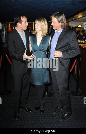 Jason Isaacs (a sinistra), Jodie Whittaker e Vigo Mortensen in una proiezione del loro nuovo film 'Good' al cinema Curzon Mayfair di Londra. PREMERE ASSOCIAZIONE foto. Data immagine: Lunedì 30 marzo 2009. Il credito fotografico dovrebbe essere: Ian West/PA Foto Stock