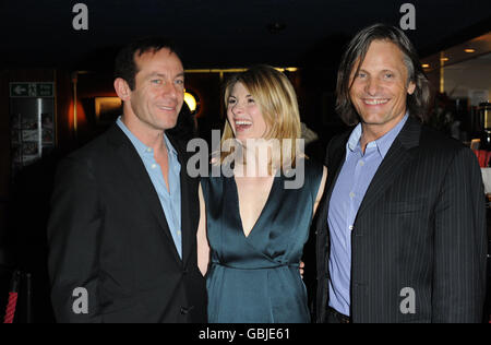 Jason Isaacs (a sinistra), Jodie Whittaker e Vigo Mortensen in una proiezione del loro nuovo film 'Good' al cinema Curzon Mayfair di Londra. PREMERE ASSOCIAZIONE foto. Data immagine: Lunedì 30 marzo 2009. Il credito fotografico dovrebbe essere: Ian West/PA Foto Stock