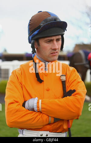 Corse ippiche - riunione pomeridiana primaverile - Ippodromo di Hereford. Lee Stephens, Jockey Foto Stock