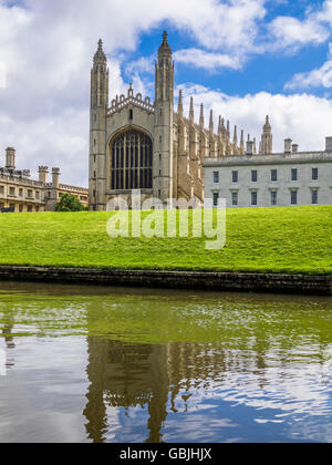 Vista del King's College di Cambridge dal fiume Cam, Cambridge, Inghilterra, Regno Unito Foto Stock