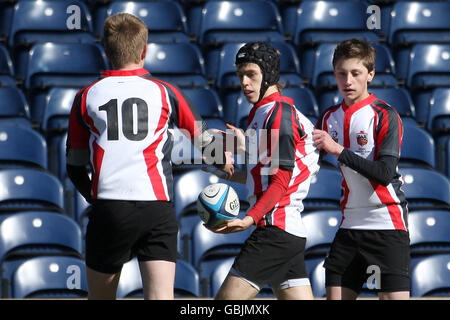 Rugby Union - finali nazionali della Coppa Midi - Murrayfield. La contea di Stirling è in azione durante le finali della National Midi Cup al Murrayfield Stadium di Edimburgo. Foto Stock