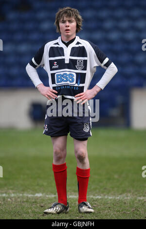 Combatti con Dumfries (in nero) contro Musselburgh durante le finali della National Midi Cup al Murrayfield Stadium di Edimburgo. Foto Stock