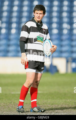 Rugby Union - finali nazionali della Coppa Midi - Murrayfield. Partite di Dumfries (in nero) contro Musselburgh durante le finali della National Midi Cup al Murrayfield Stadium di Edimburgo. Foto Stock