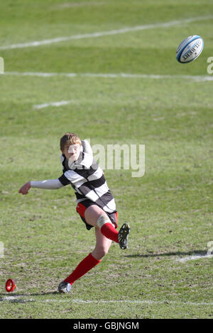 Combatti con Dumfries (in nero) contro Musselburgh durante le finali della National Midi Cup al Murrayfield Stadium di Edimburgo. Foto Stock