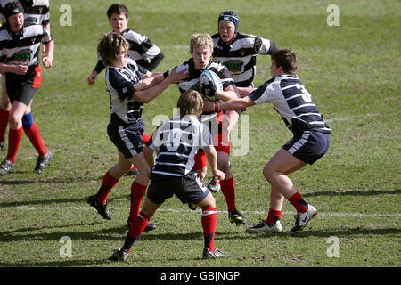 Rugby Union - finali nazionali della Coppa Midi - Murrayfield. Partite di Dumfries (in nero) contro Musselburgh durante le finali della National Midi Cup al Murrayfield Stadium di Edimburgo. Foto Stock