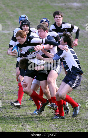 Rugby Union - finali nazionali della Coppa Midi - Murrayfield. Partite di Dumfries (in nero) contro Musselburgh durante le finali della National Midi Cup al Murrayfield Stadium di Edimburgo. Foto Stock