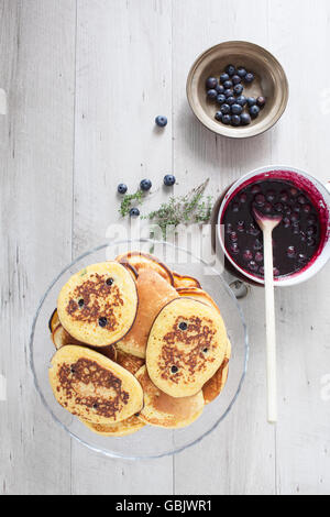 Tutto il grano pancake di mirtilli Foto Stock