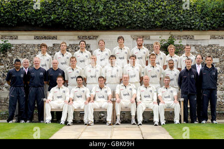 Middlesex (prima fila da sinistra) Eoin Morgan, ben Scott, Andrew Strauss, Shaun Udal (Capitano), David Nash, Phillip Hughes. (Seconda fila da sinistra) Keerthi Ranasinge (Assistente Coach), Richard Scott (2nd XI Coach) Don Shelley (1st Team Scorer) Luke Woodhouse (Strength & Conditioning Coach) Neil Dexter, Gareth Berg, Tim Murtagh, Chris Silverwood, Nick Compton, Kabir Toor, Toby Radford (1a XI Coach) Andrew Jones (2a XI Scorer) Pete Waxman (fisioterapista). (Back Row da sinistra) John Simpson, David Malan, Billy Godleman, Alan Richardson, Steven Finn, Danny Evans, Sam Robson, Adam London, Dan Foto Stock