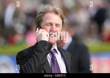 Allenatore Charlie Swan durante il Punchestown Racing Festival presso l'ippodromo di Punchestown, Irlanda. Foto Stock