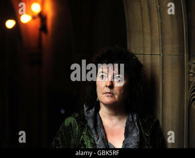 Il nuovo poeta Laureate Carol Ann Duffy alla John Rylands Library di Manchester. Foto Stock