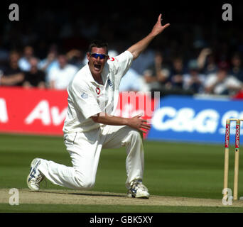 Cricket - primo test npower - Inghilterra / Indie occidentali - secondo giorno. Ashley Giles in Inghilterra fa appello per un wicket precedente Foto Stock